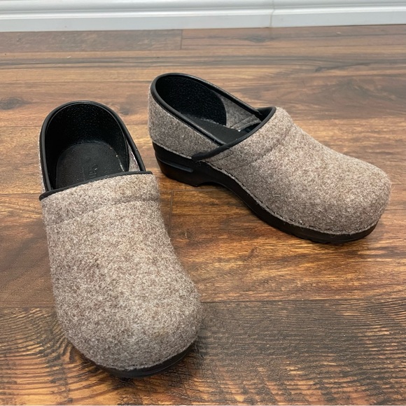 Ava Wool Clog Tan/Stone Size 40/US Size 8.5-9 - Picture 2 of 8